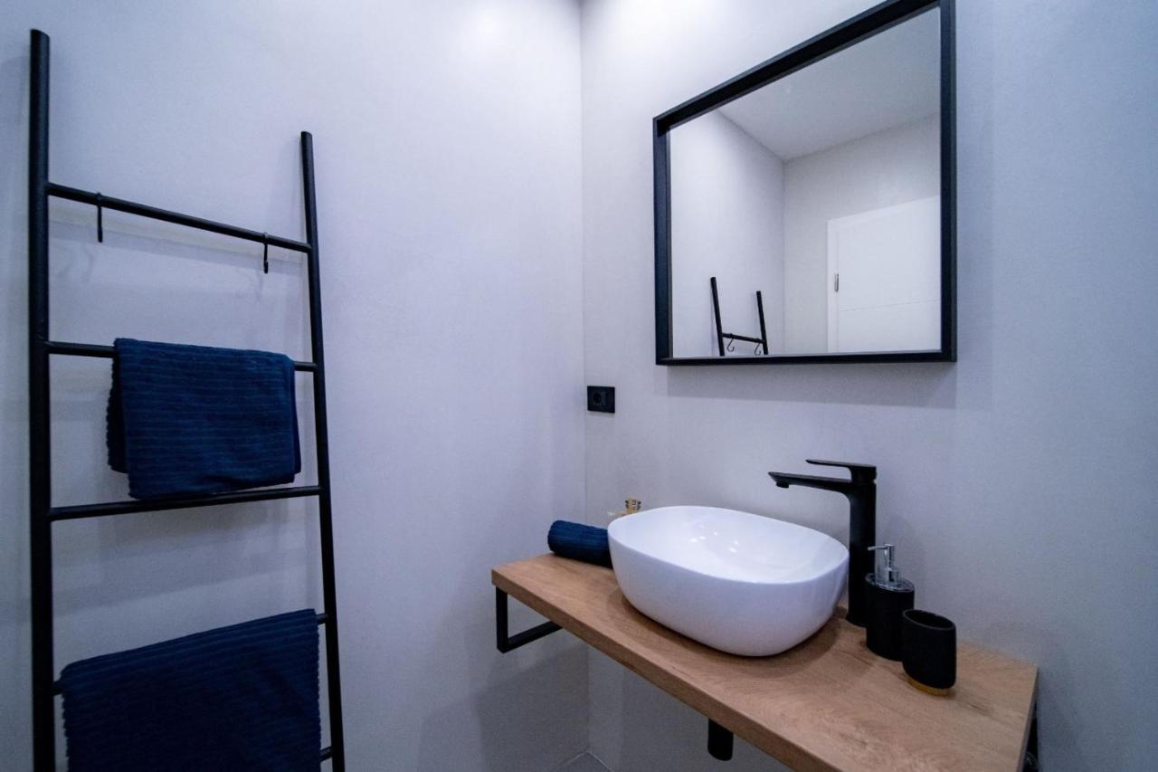 Novouredeni Apartman Marko Mundanije Екстериор снимка