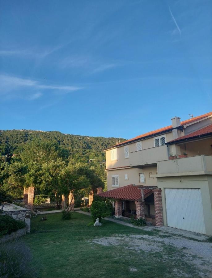 Novouredeni Apartman Marko Mundanije Екстериор снимка
